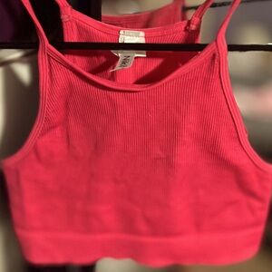 Women’s crop tank. Fits size S-XL